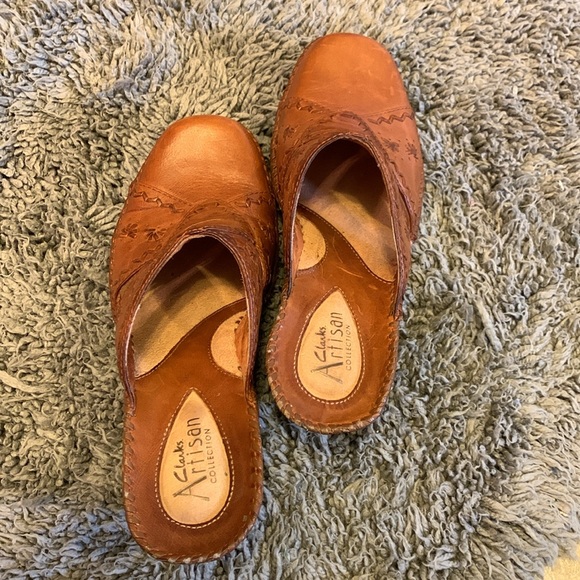 Clarks Artisan Collection Brown Leather Slip On 2.5" High Heel Shoe Size 6M - Picture 4 of 8